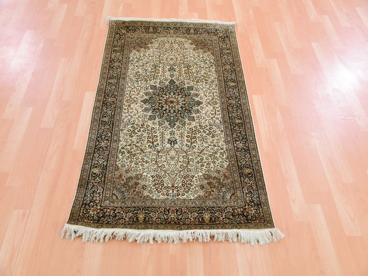 2'11" x 5'5" New Hand Knotted Ivory Silk Rectangle Oriental Rug - MOA10275438