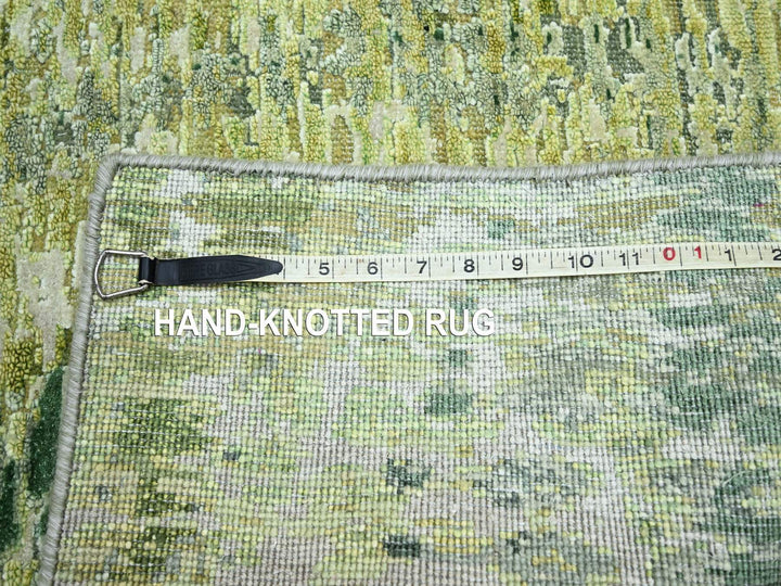 2'6" x 8'2" New Hand Knotted Green Silk Runner Oriental Rug - MOA10275547