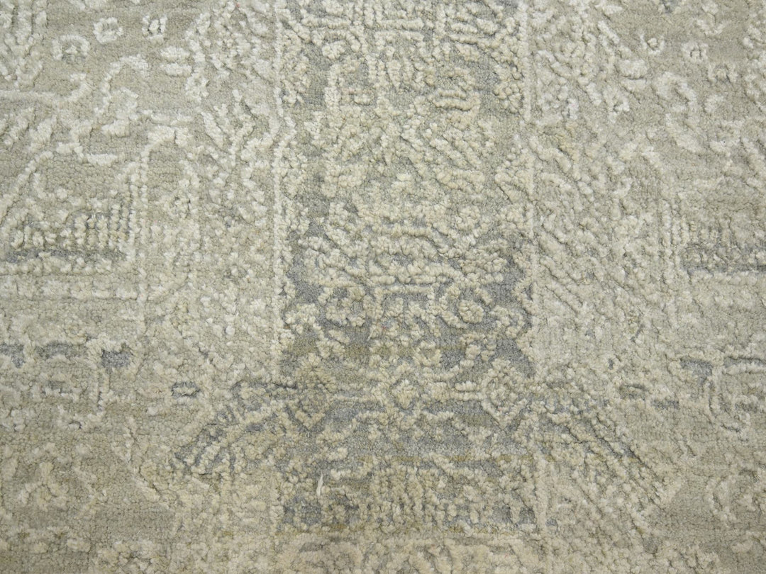9'9" x 10'1" New Hand Knotted Ivory Wool & Silk Round Oriental Rug - MOA10275681