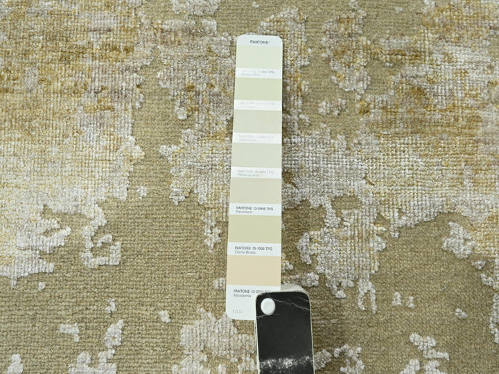 2'6" x 19'0" New Hand Knotted Ivory Wool & Silk Runner Oriental Rug - MOA10276352