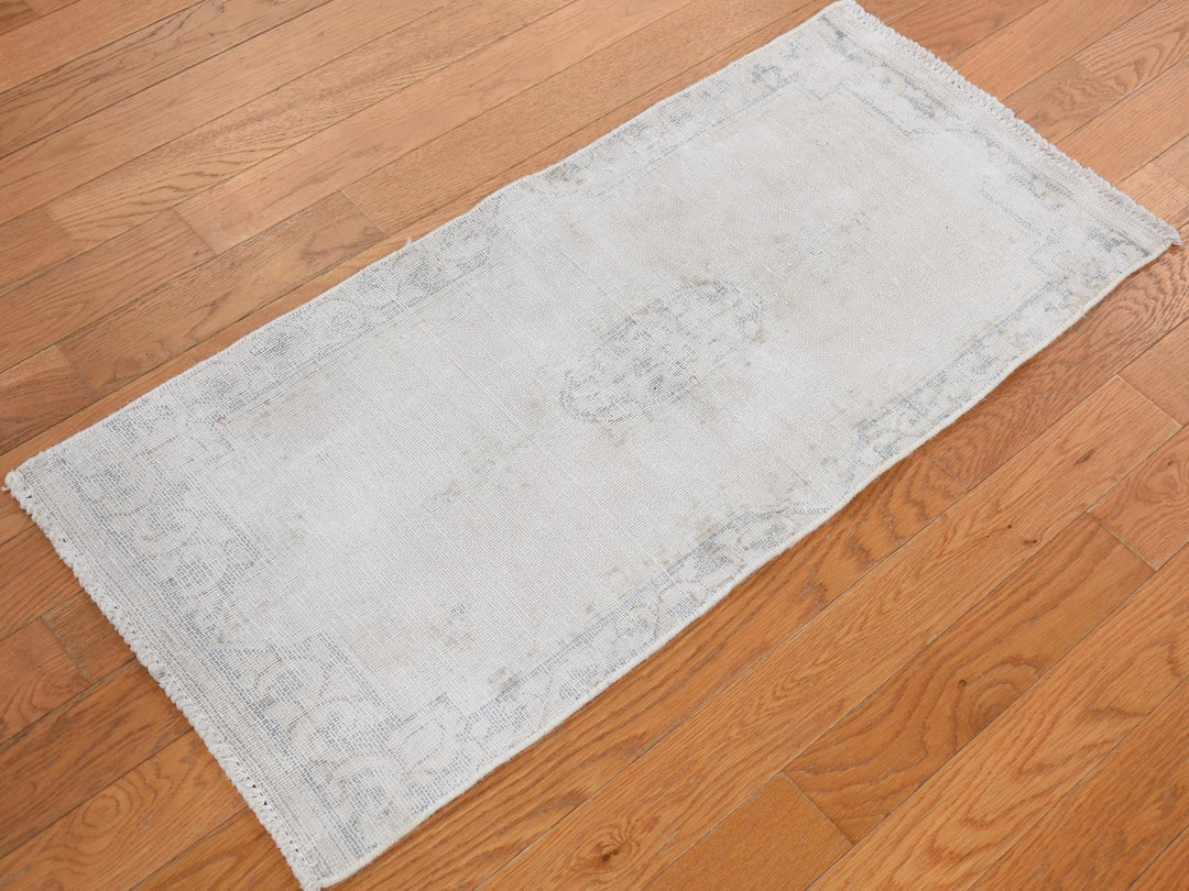 1'7" x 3'7" Vintage Hand Knotted Ivory Wool Rectangle Oriental Rug - MOA10278138