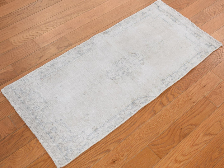 1'7" x 3'7" Vintage Hand Knotted Ivory Wool Rectangle Oriental Rug - MOA10278138
