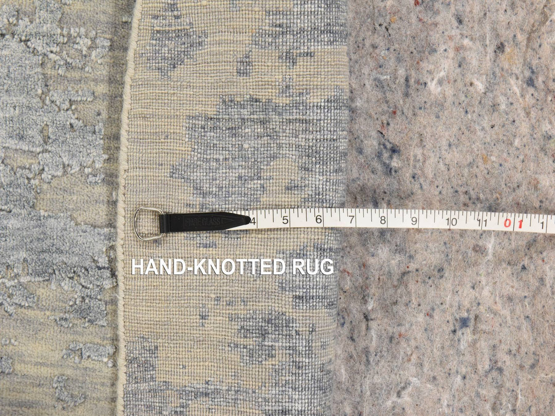 7'10" x 7'10" New Hand Knotted Grey Wool & Silk Round Oriental Rug - MOA10278859