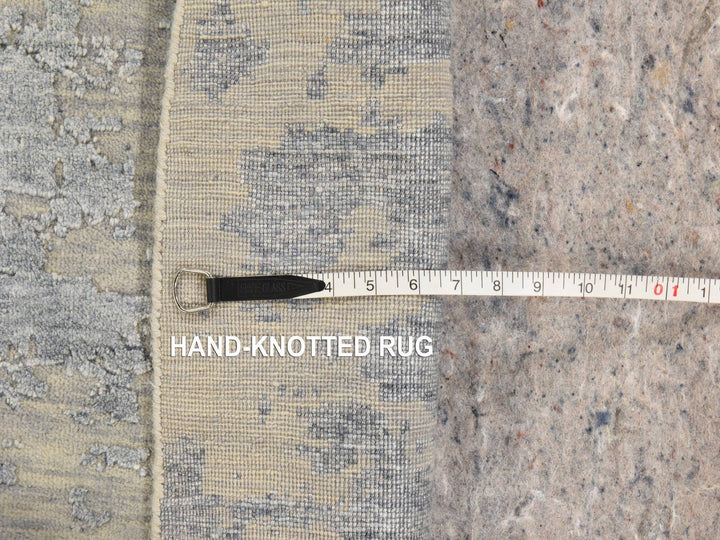 7'10" x 7'10" New Hand Knotted Grey Wool & Silk Round Oriental Rug - MOA10278859