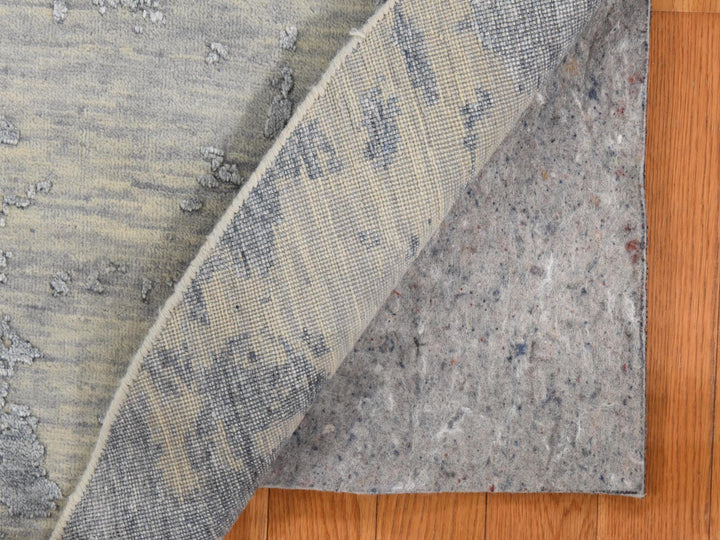 7'10" x 7'10" New Hand Knotted Grey Wool & Silk Round Oriental Rug - MOA10278859