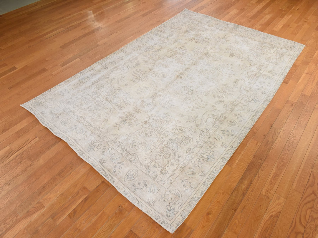 6'3" x 9'5" Vintage Hand Knotted Ivory Wool Rectangle Oriental Rug - MOA10278884