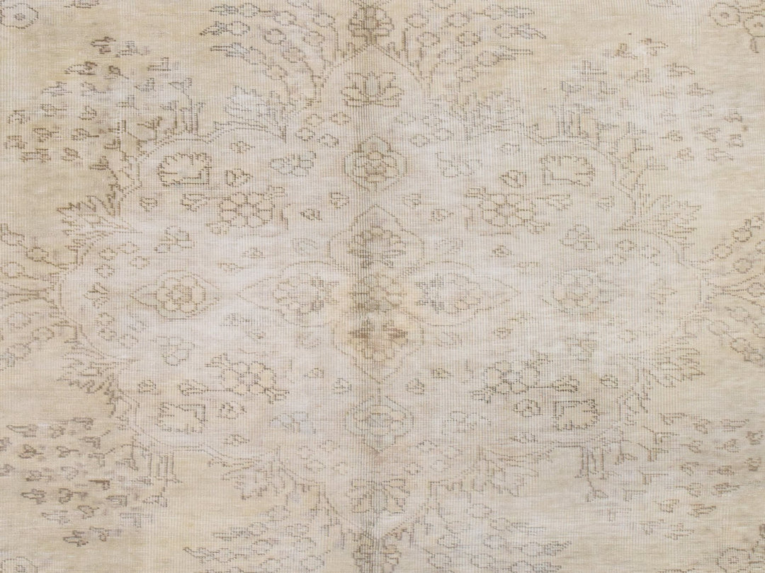 6'3" x 9'5" Vintage Hand Knotted Ivory Wool Rectangle Oriental Rug - MOA10278884