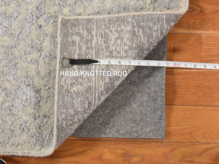 2'5" x 8'0" New Hand Loomed Grey Wool & Silk Runner Oriental Rug - MOA10278950