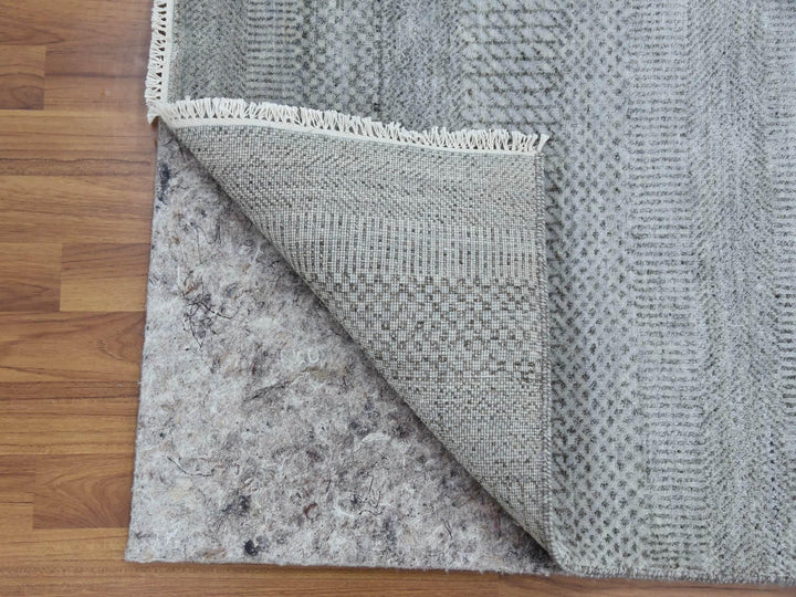 2'6" x 10'0" New Hand Knotted Grey Wool & Silk Runner Oriental Rug - MOA10279134
