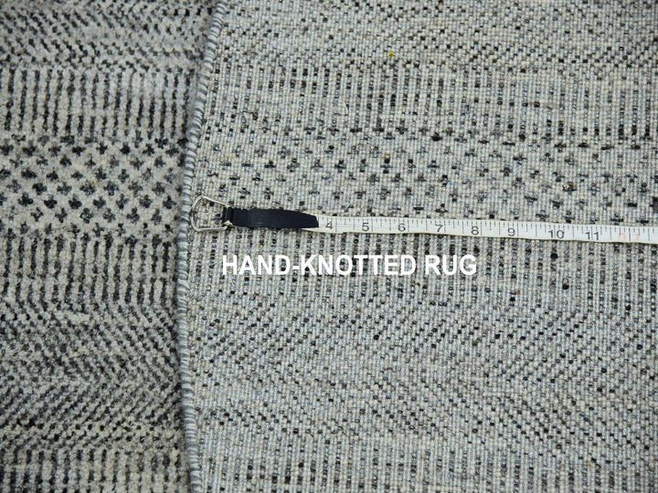 4'8" x 4'8" New Hand Knotted Grey Wool Round Oriental Rug - MOA10279697