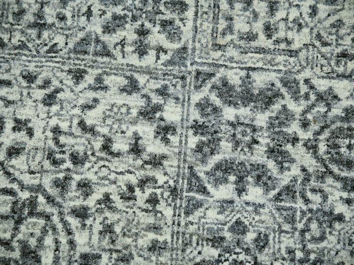9'11" x 10'2" New Hand Knotted Ivory Wool Square Oriental Rug - MOA10279988