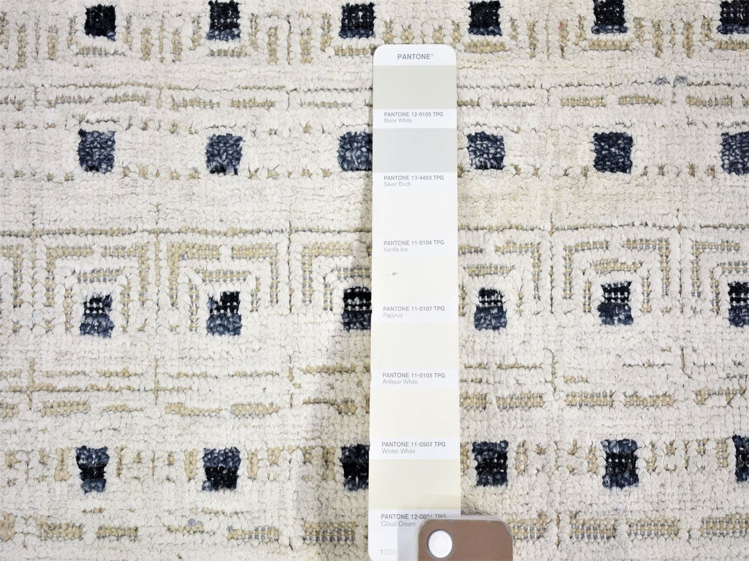 2'7" x 8'1" New Hand Knotted Ivory Wool & Silk Runner Oriental Rug - MOA10280154