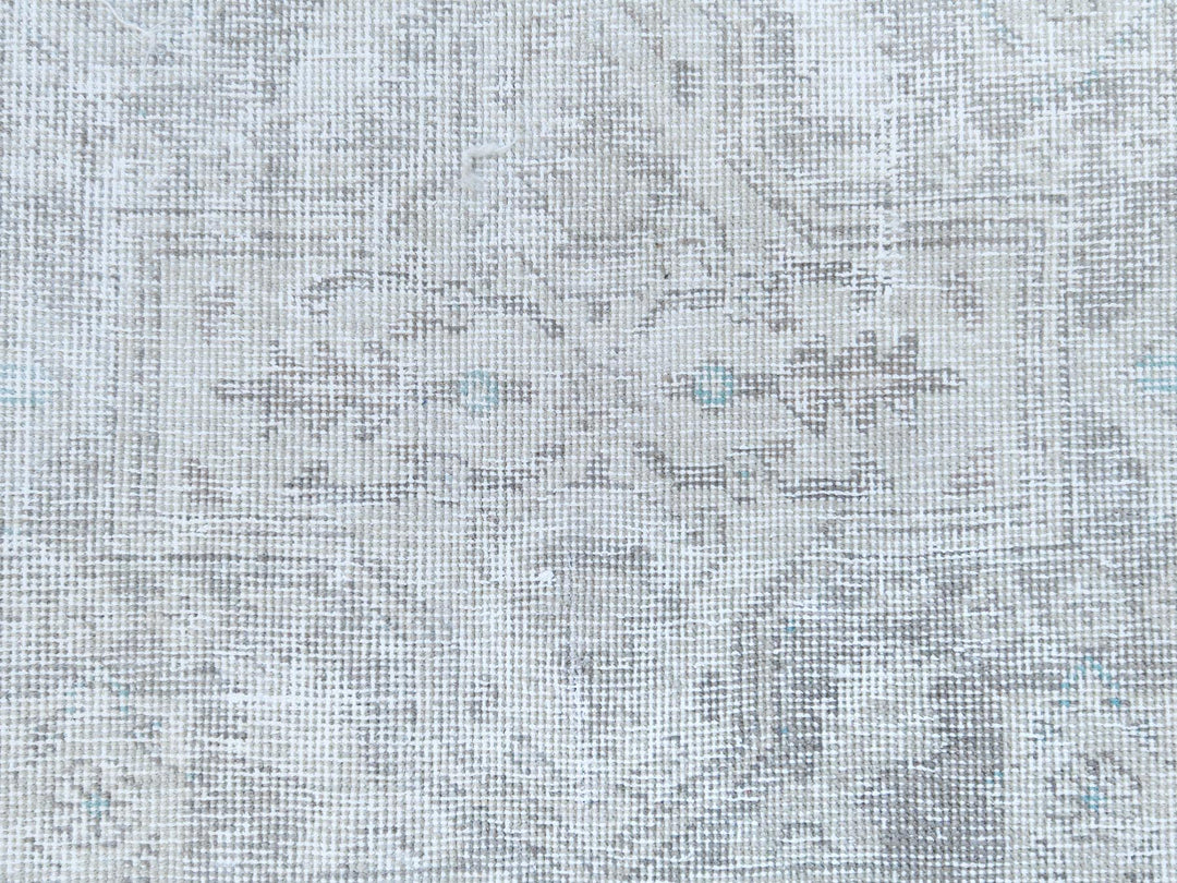 8'1" x 10'9" Vintage Hand Knotted Beige Worn Wool Rectangle Oriental Rug - MOA10281285