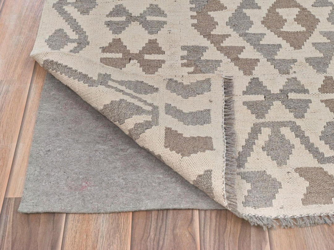 4'9" x 6'5" New Hand Woven Ivory Wool Rectangle Oriental Rug - MOA10281828