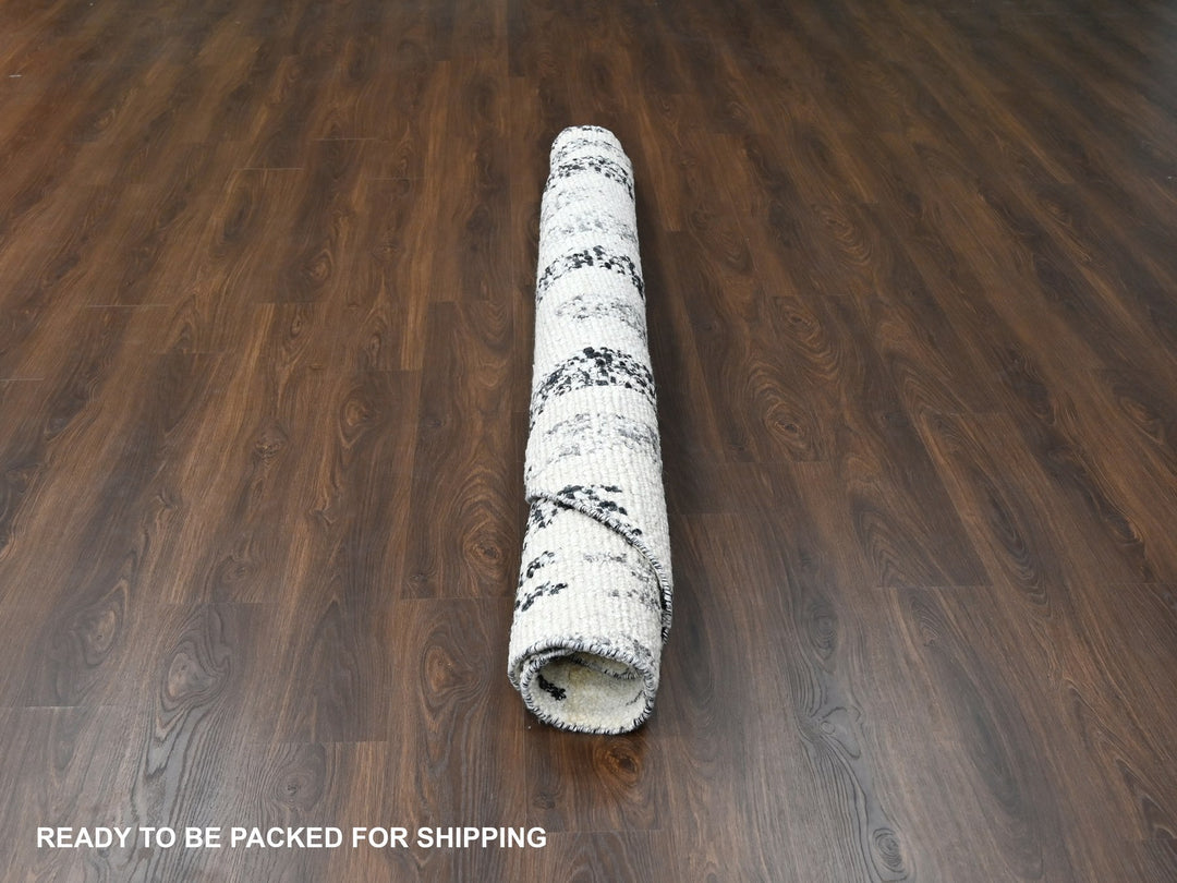 7'10" x 8'0" New Hand Knotted Black Wool Round Oriental Rug - MOA10284434