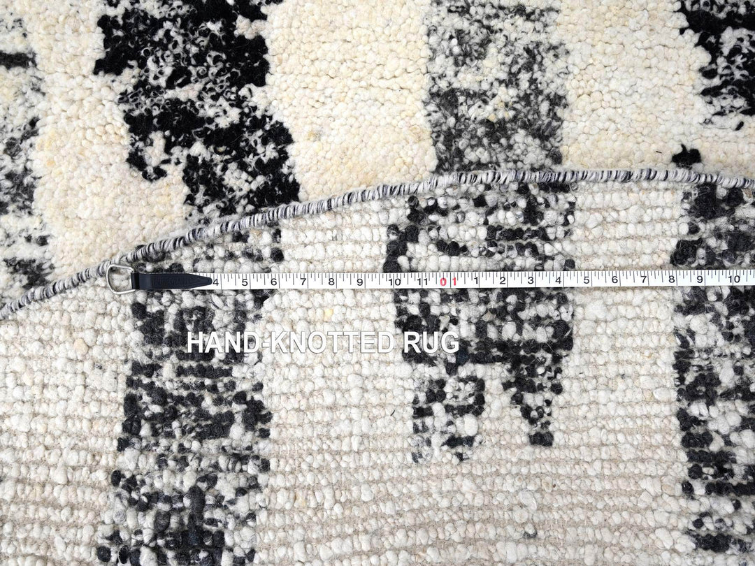 7'10" x 8'0" New Hand Knotted Black Wool Round Oriental Rug - MOA10284434