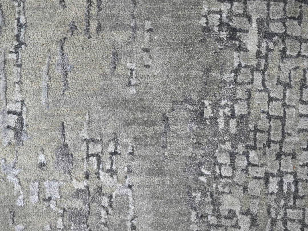 2'6" x 9'9" New Hand Knotted Grey Wool & Silk Runner Oriental Rug - MOA10284604