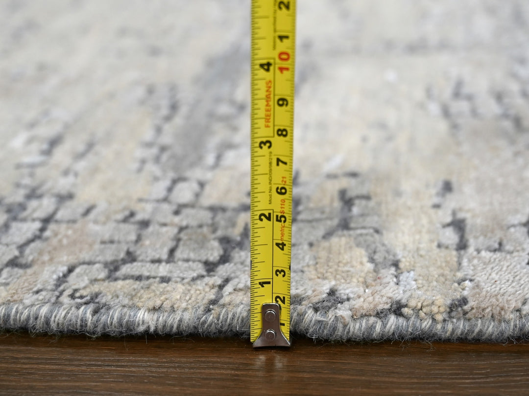 9'10" x 9'10" New Hand Knotted Grey Wool & Silk Round Oriental Rug - MOA10284681