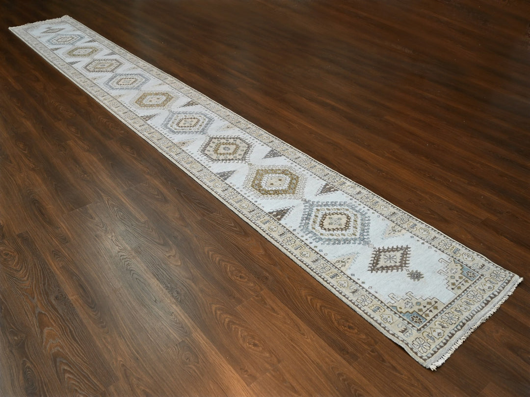 2'7" x 19'9" New Hand Knotted Grey Wool Runner Oriental Rug - MOA10284923