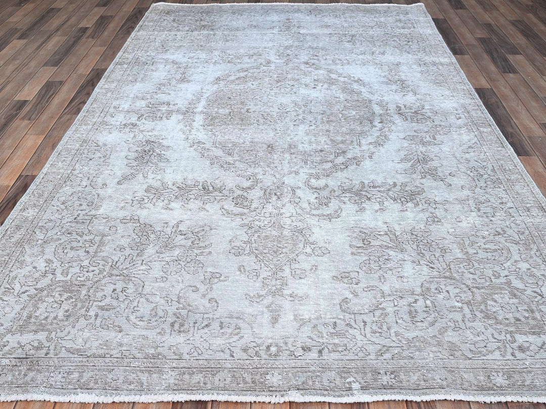 6'3" x 9'6" Vintage Hand Knotted Grey Wool Rectangle Oriental Rug - MOA10286098