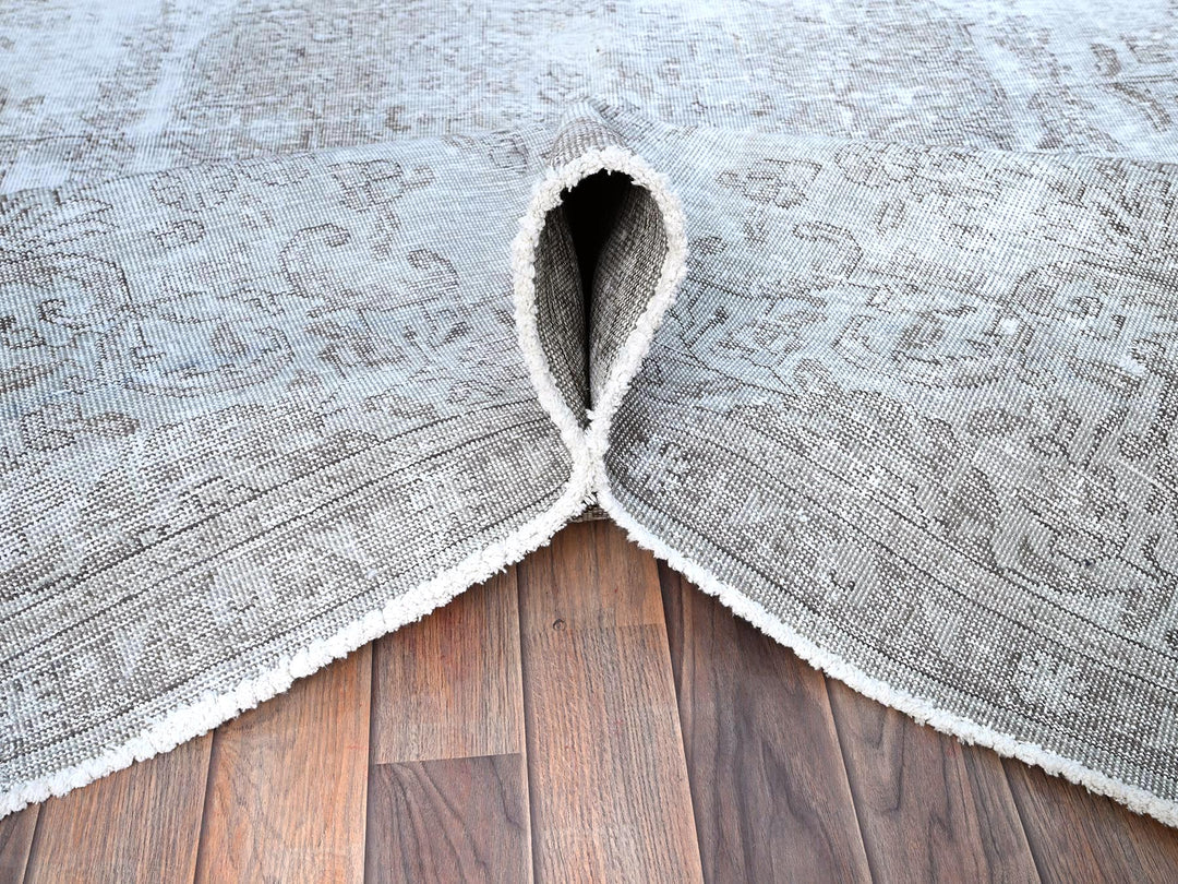6'3" x 9'6" Vintage Hand Knotted Grey Wool Rectangle Oriental Rug - MOA10286098