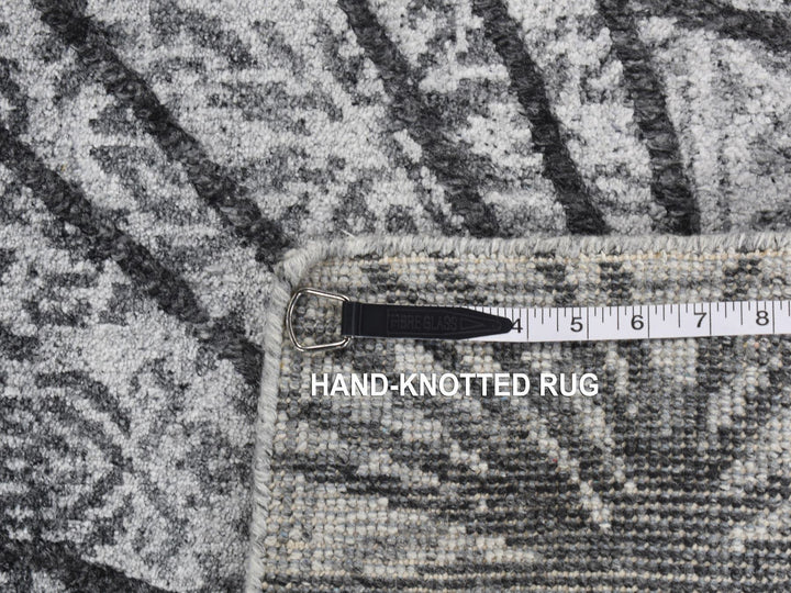 5'6" x 7'9" New Hand Knotted Grey Wool & Silk Rectangle Oriental Rug - MOA10287182
