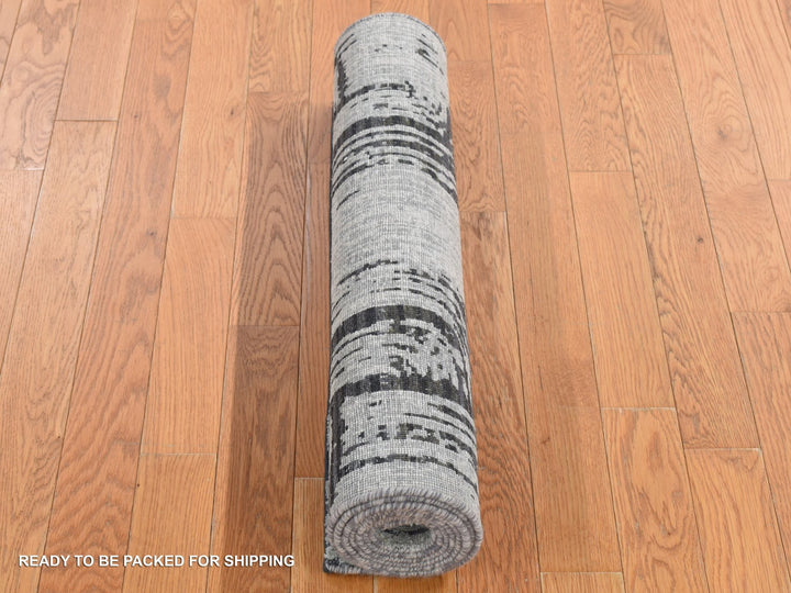2'7" x 8'0" New Hand Knotted Grey Wool & Silk Runner Oriental Rug - MOA10287227
