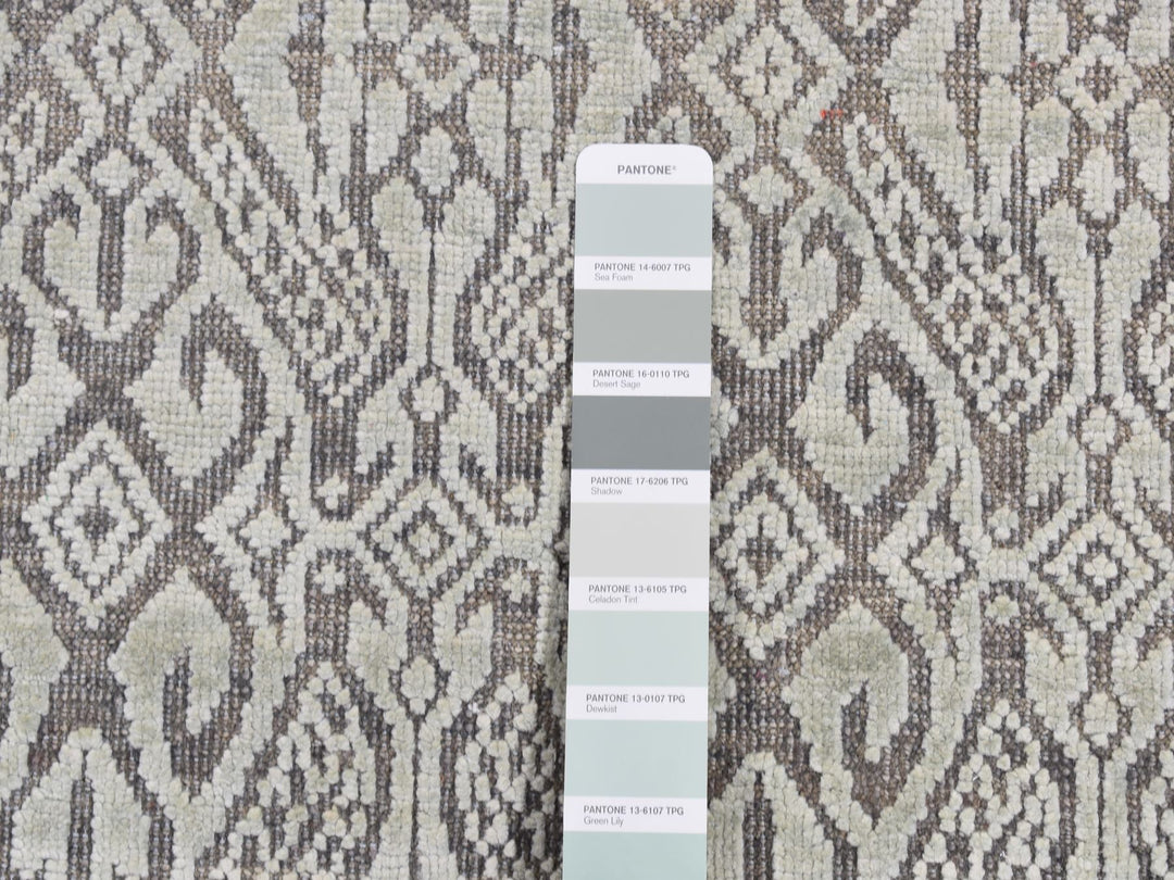 2'7" x 10'4" New Hand Knotted Green Wool & Silk Runner Oriental Rug - MOA10287250