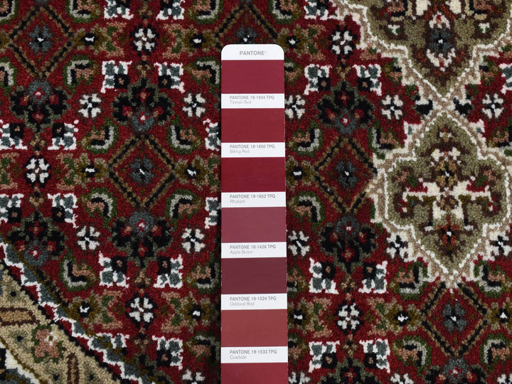 4'1" x 4'1" New Hand Knotted Red Wool Round Oriental Rug - MOA10287721