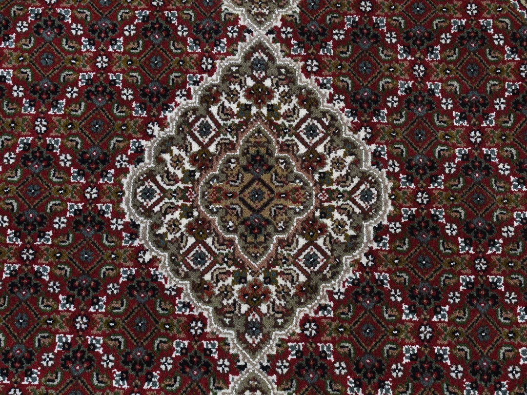 4'1" x 4'1" New Hand Knotted Red Wool Round Oriental Rug - MOA10287721
