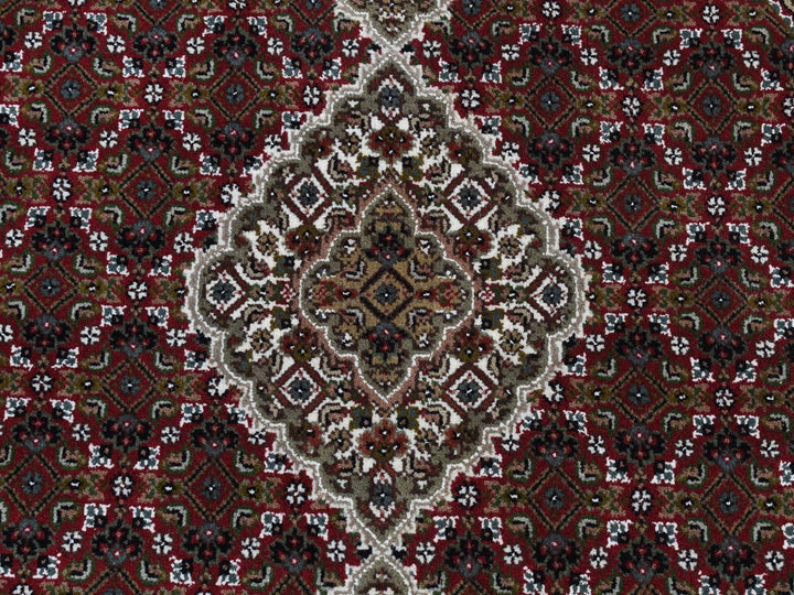4'1" x 4'1" New Hand Knotted Red Wool Round Oriental Rug - MOA10287721
