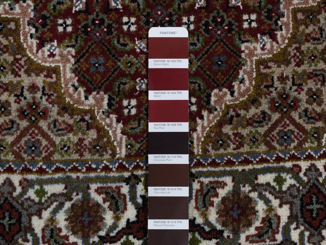 2'8" x 6'10" New Hand Knotted Red Wool Runner Oriental Rug - MOA10287722