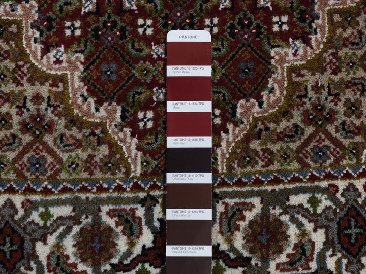 2'8" x 6'10" New Hand Knotted Red Wool Runner Oriental Rug - MOA10287722