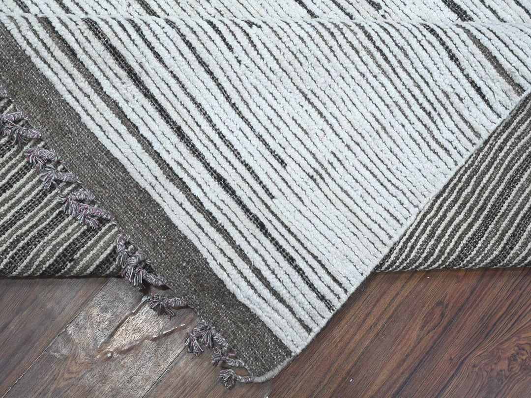 8'11" x 13'2" New Hand Knotted Ivory Wool Rectangle Oriental Rug - MOA10289190