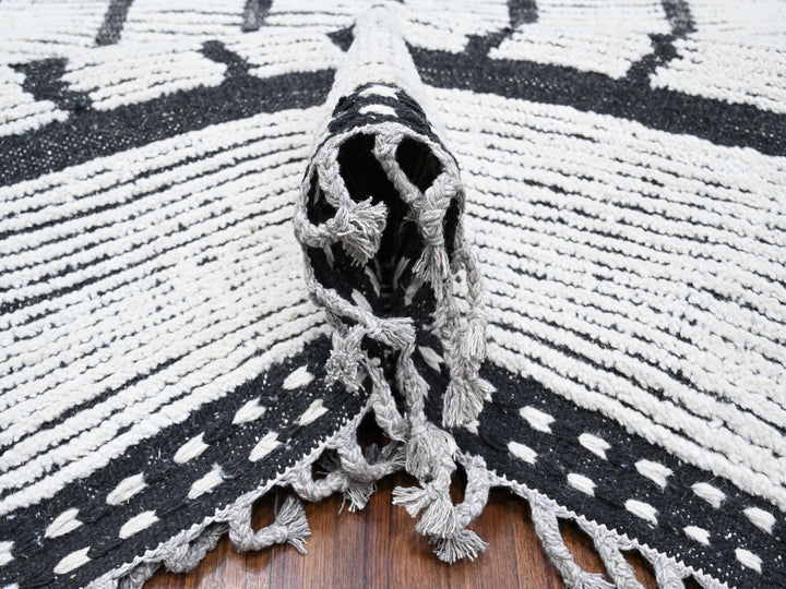 9'11" x 14'0" New Hand Knotted Ivory Wool Rectangle Oriental Rug - MOA10289315