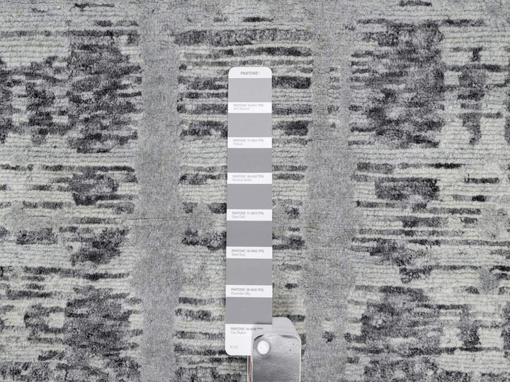 2'6" x 10'0" New Hand Knotted Grey Wool Runner Oriental Rug - MOA10290843
