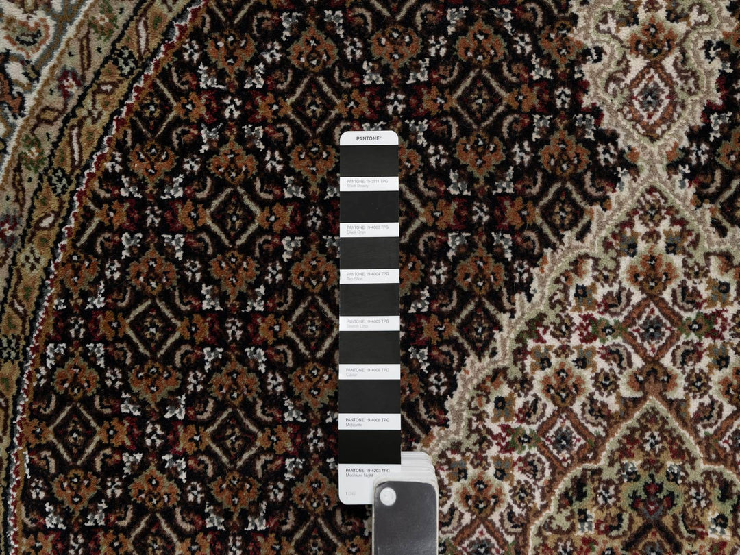 4'10" x 4'10" New Hand Knotted Black Wool Round Oriental Rug - MOA10291077