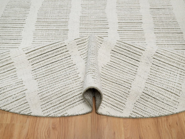 7'9" x 7'9" New Hand Woven Ivory Wool Round Oriental Rug - MOA10291728