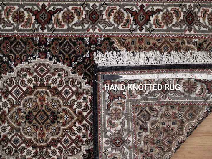 2'5" x 4'8" New Hand Knotted Black Wool Rectangle Oriental Rug - MOA10292685