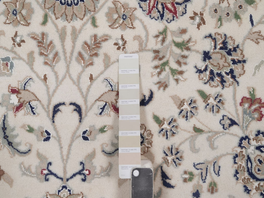 7'10" x 7'10" New Hand Knotted Ivory Wool & Silk Round Oriental Rug - MOA10292764