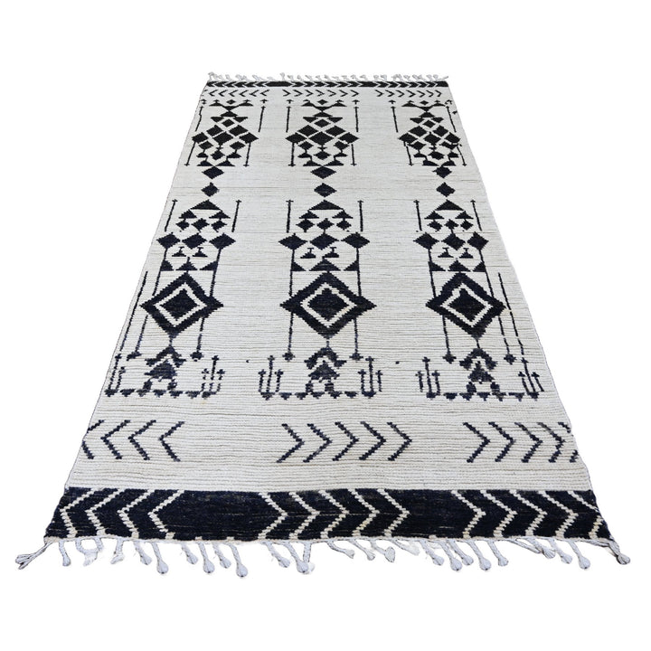 4'6" x 8'8" New Hand Knotted Ivory Wool Rectangle Oriental Rug - MOA10220944