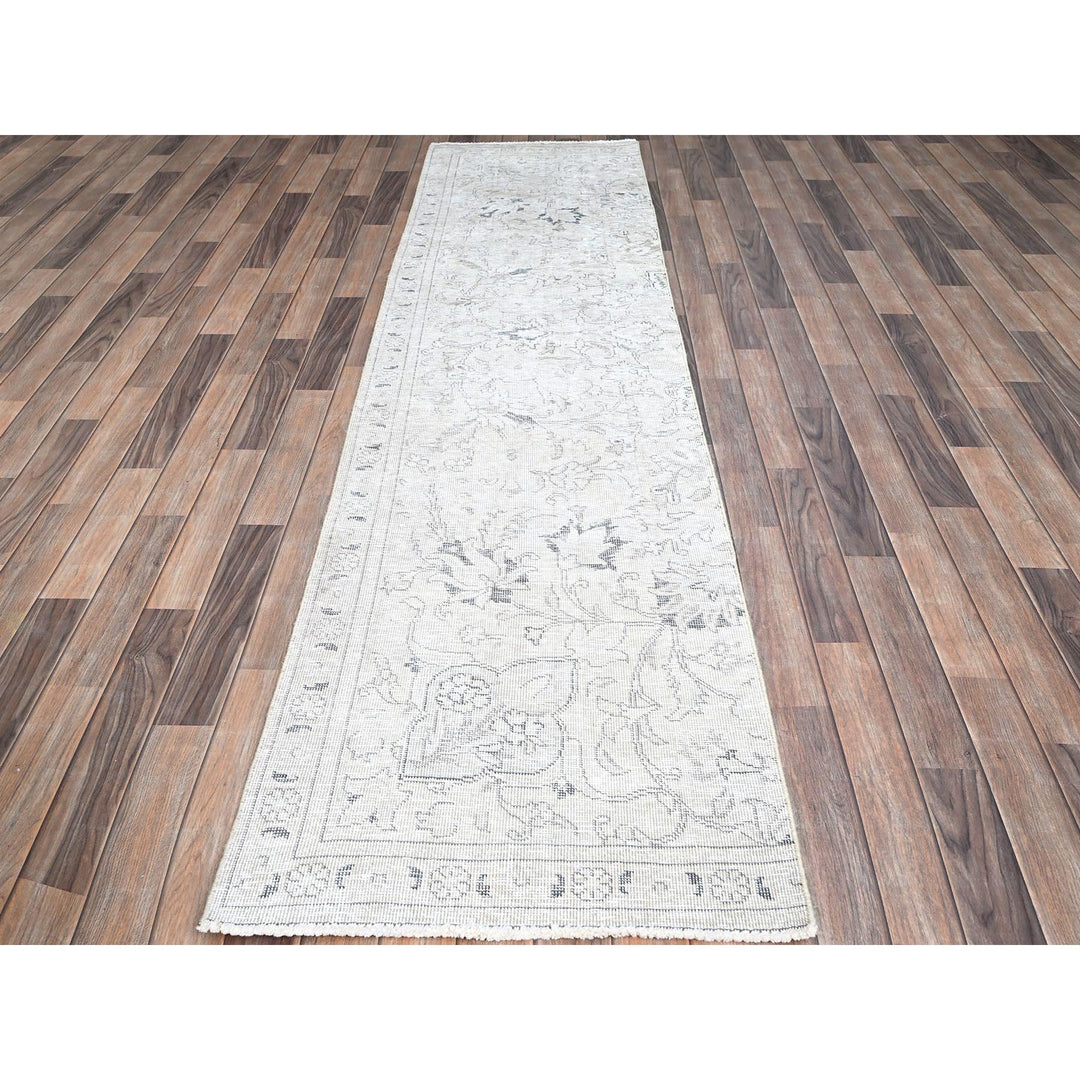2'6" x 9'11" Vintage Hand Knotted Ivory Wool Runner Oriental Rug - MOA102223