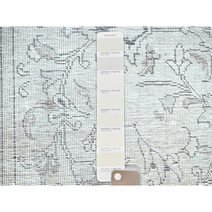 2'6" x 9'11" Vintage Hand Knotted Ivory Wool Runner Oriental Rug - MOA102223