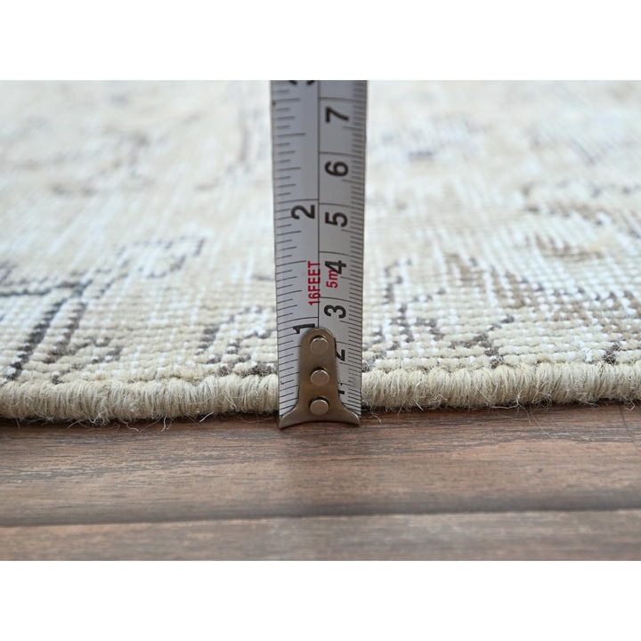 2'6" x 9'11" Vintage Hand Knotted Ivory Wool Runner Oriental Rug - MOA102223