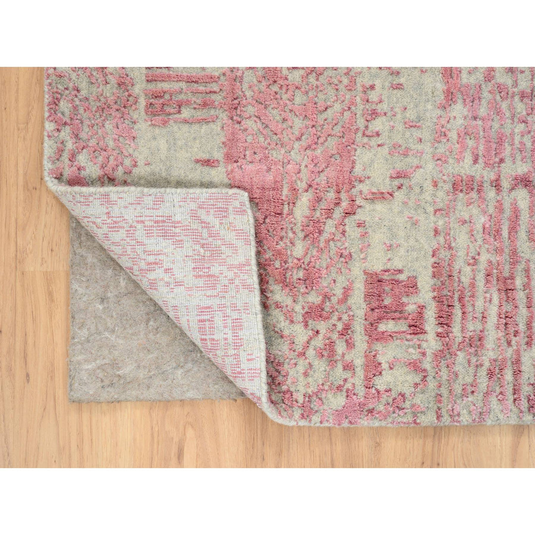 2'6" x 8'0" New Hand Loomed Pink Wool & Silk Runner Oriental Rug - MOA10264811