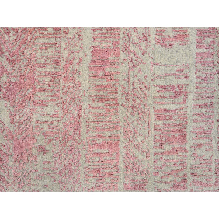 2'6" x 8'0" New Hand Loomed Pink Wool & Silk Runner Oriental Rug - MOA10264811