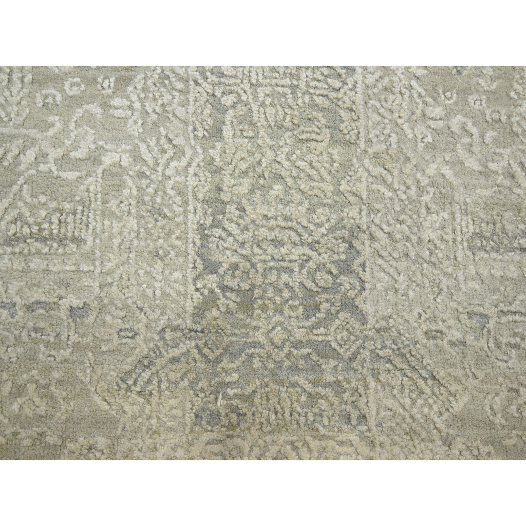 9'9" x 10'1" New Hand Knotted Ivory Wool & Silk Round Oriental Rug - MOA10275681