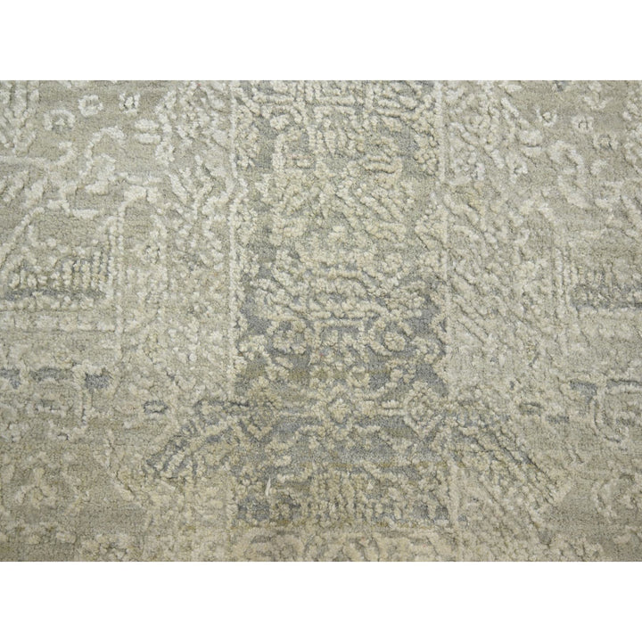 9'9" x 10'1" New Hand Knotted Ivory Wool & Silk Round Oriental Rug - MOA10275681