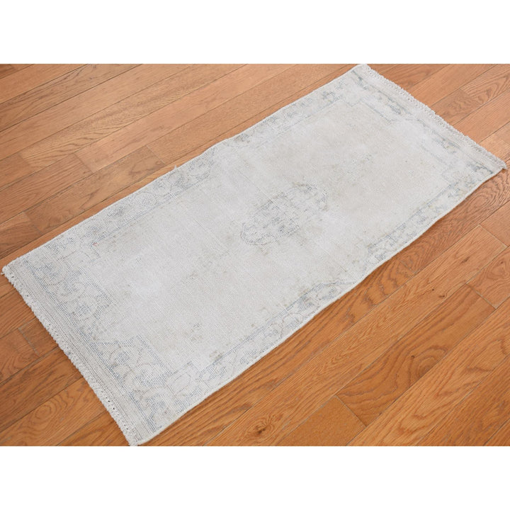 1'7" x 3'7" Vintage Hand Knotted Ivory Wool Rectangle Oriental Rug - MOA10278138