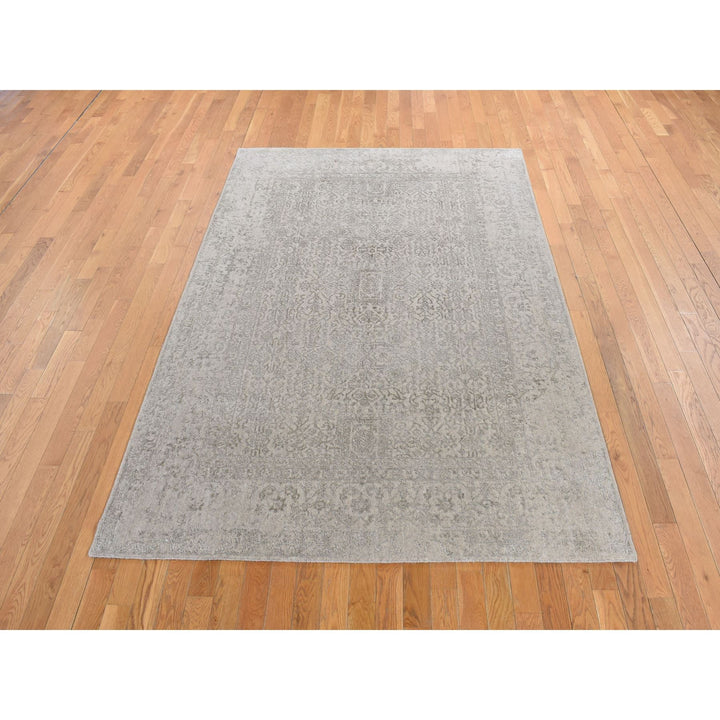 5'9" x 9'0" New Hand Loomed Grey Wool & Art Silk Rectangle Oriental Rug - MOA10280977